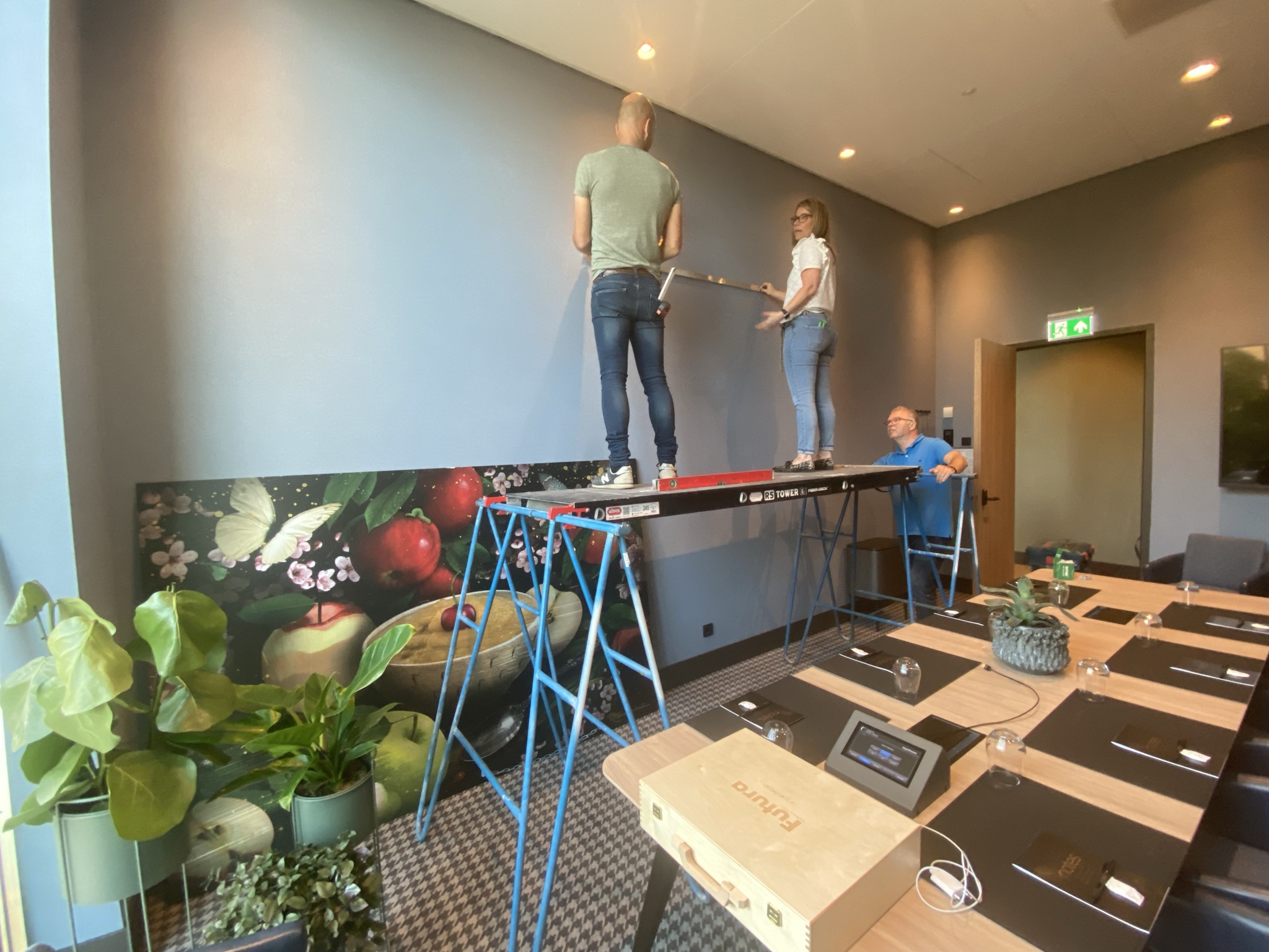Installing the Appelmoes artwork in the meeting room